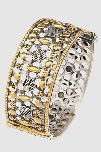 Buy Neeta Boochra Handcrafted Oxidized Cutwork Bangle Online | Aza Fashions
