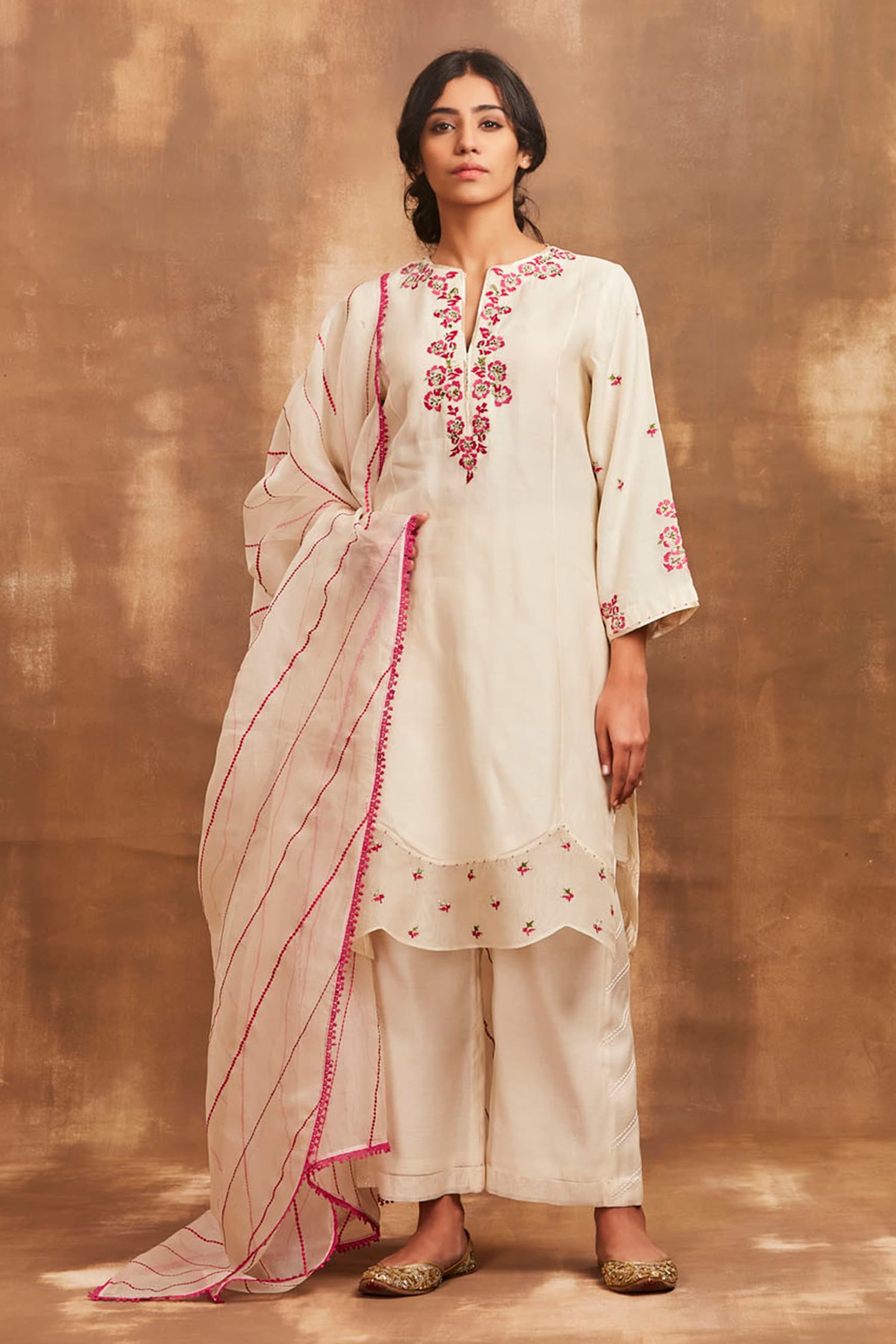 Buy White Organza Notched Embroidered Kurta Set For Women by Sue Mue ...