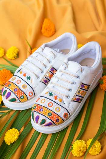 THE SAREE SNEAKERS Pataka Pink Flower Embroidered Sneakers main image 0