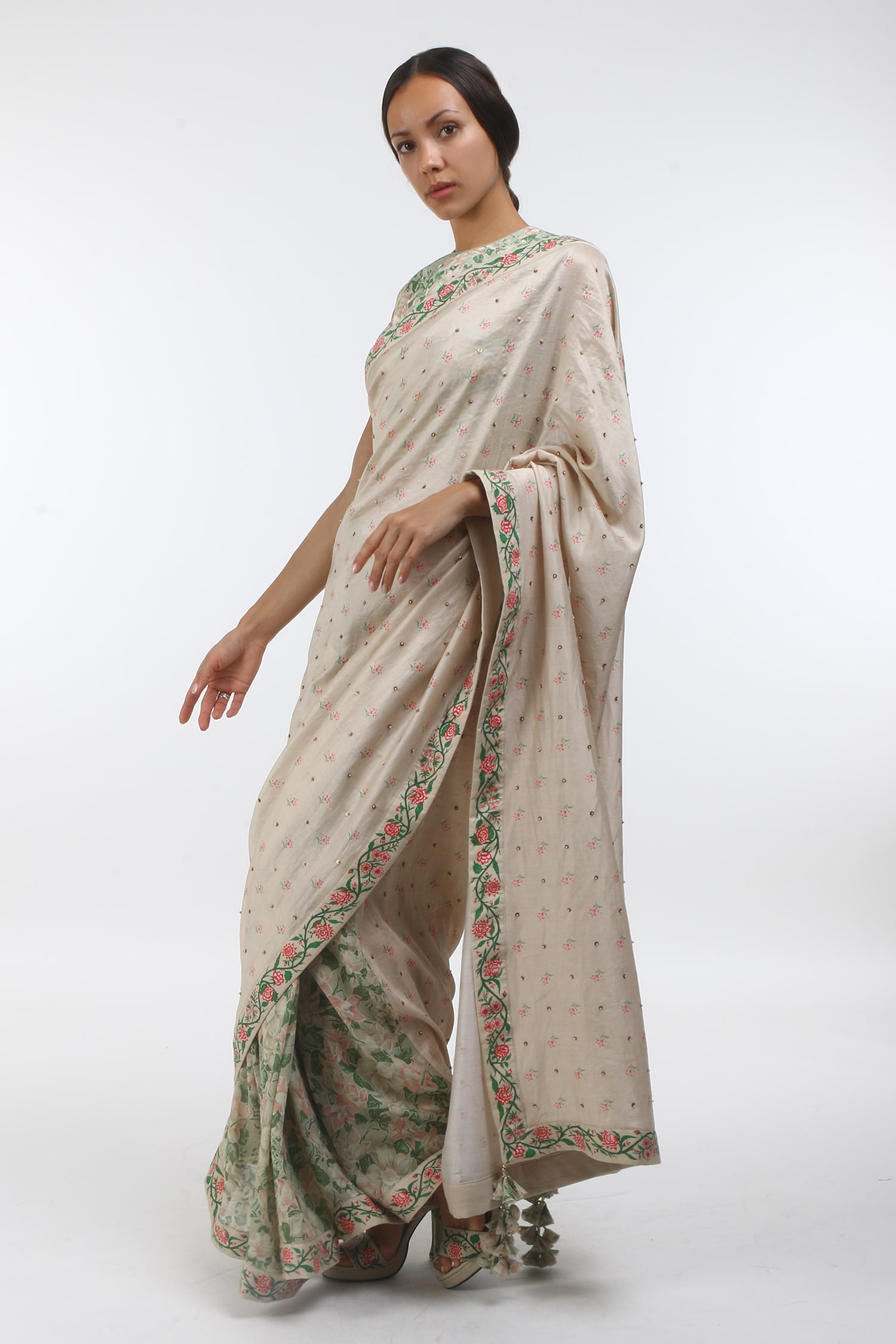 Nikasha Grey Round Hand Painted Saree With Blouse For Women