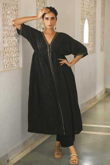 Women Pure Cotton Embroidered Black Kurta With Pant