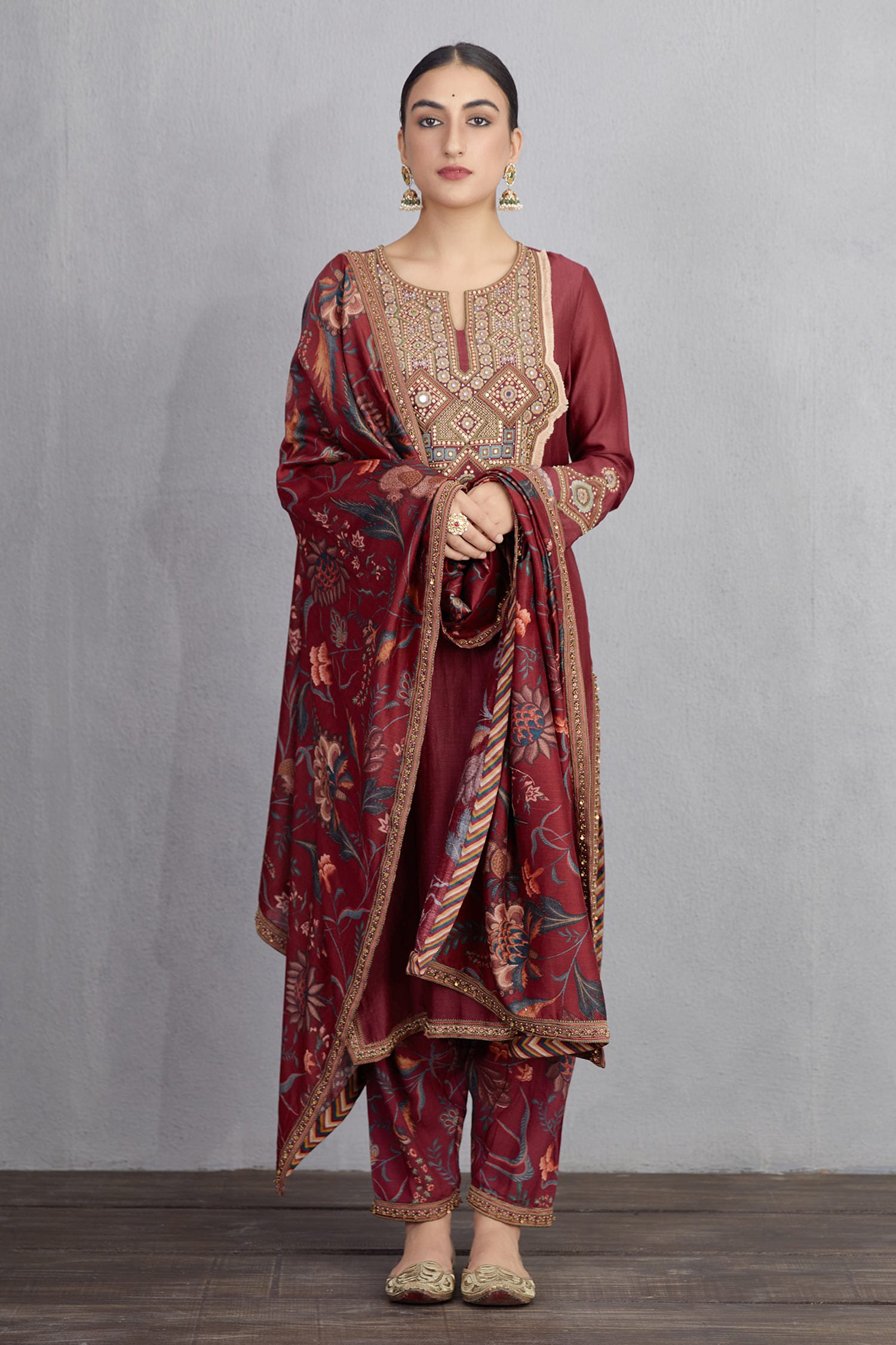 Buy Red Kurta Embroidery Round Sanobar Paakizah Set For Women by Torani ...