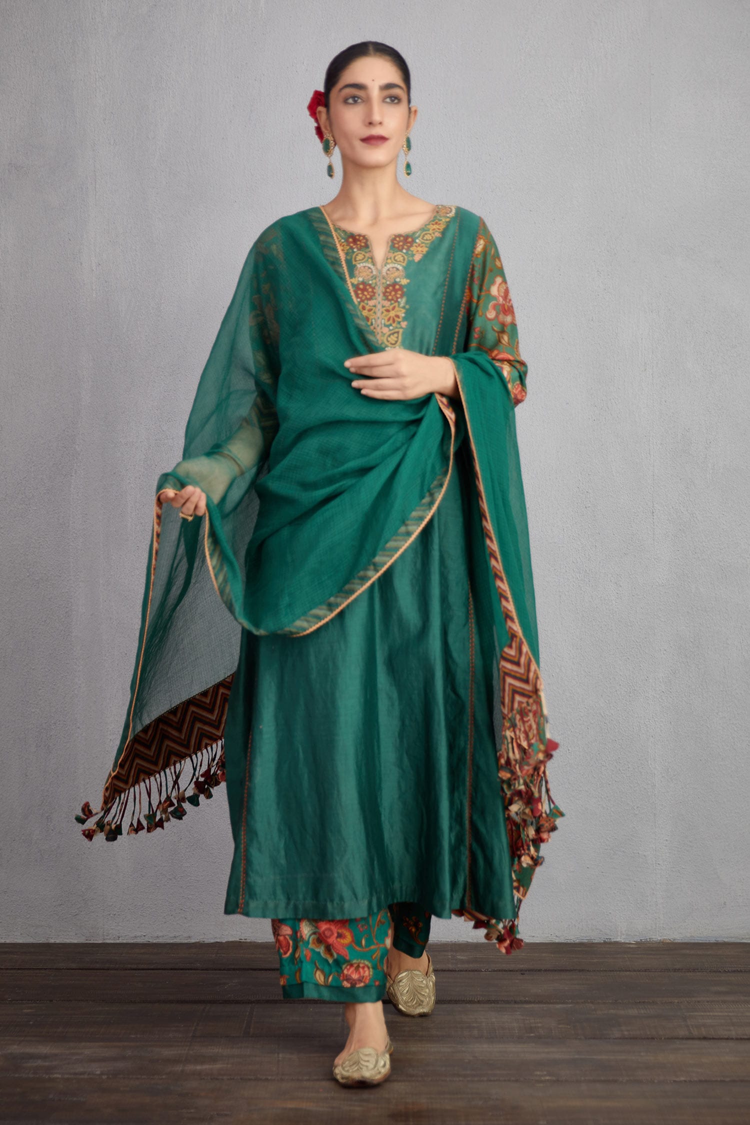 Buy Green Handwoven Chanderi Embroidery Round Sheesham Barkha Kurta Set ...