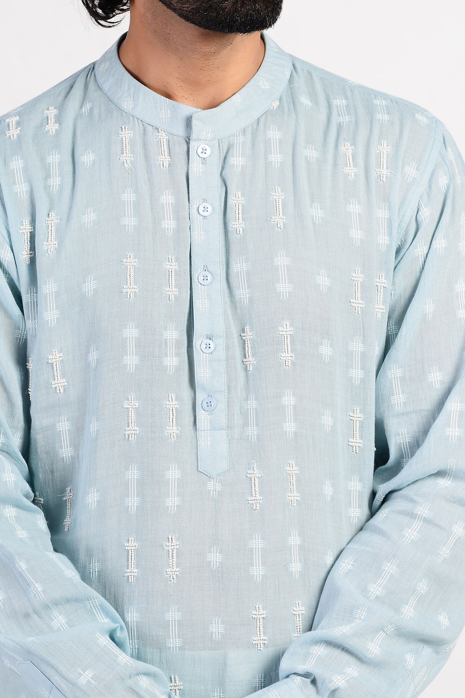 Buy Rishi & Vibhuti Men Blue Linen Embroidered Kurta With Silk Scarf