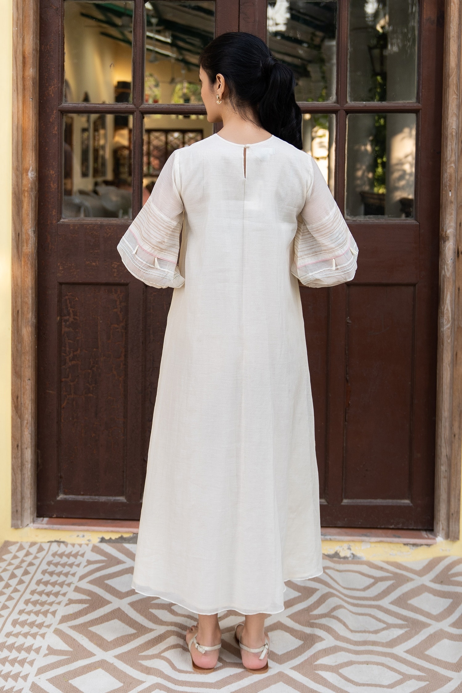 Buy Vaayu White Muslin Cotton Sleeves Kurta Online Aza Fashions