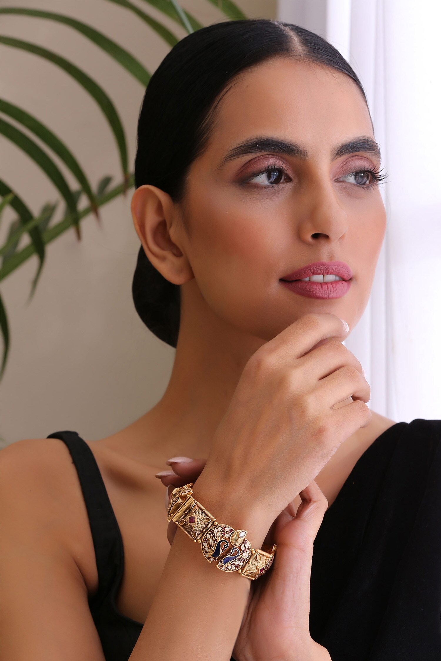 Buy Blue Stone Kundan Embellished Kada by Swabhimann Jewellery Online